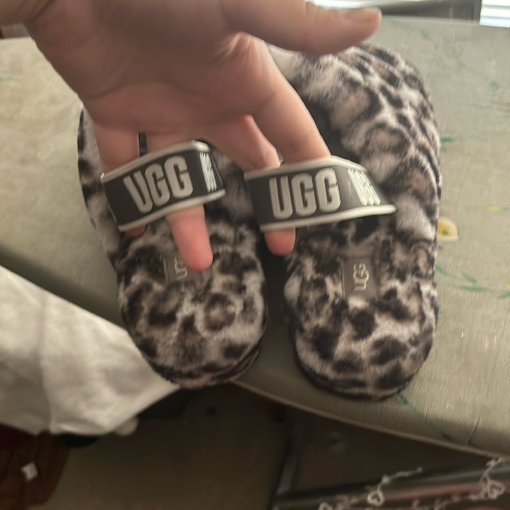 Like new leopard printed UGGs size 10 women's..